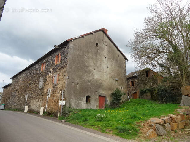Maison à CHAPDES-BEAUFORT