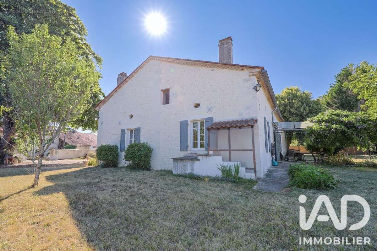 Maison 148 m² à Petit-Bersac  - photo 8