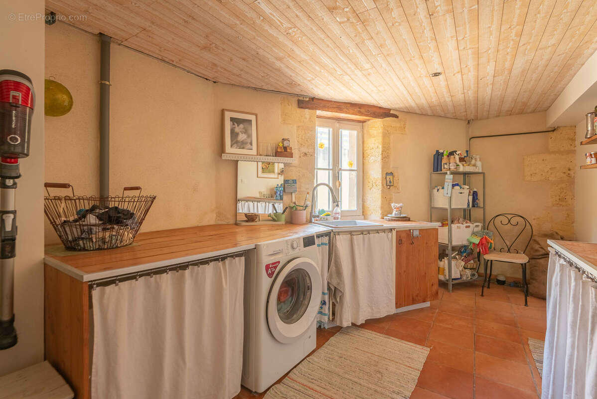 Maison en pierre - 228m2 - 4 chambres - photo 13