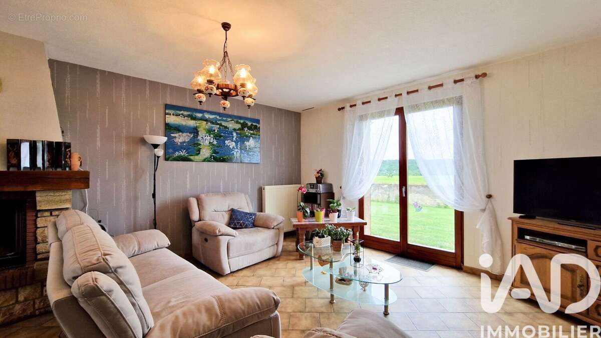 Maison 182 m² à Chambley-Bussieres  - photo 7