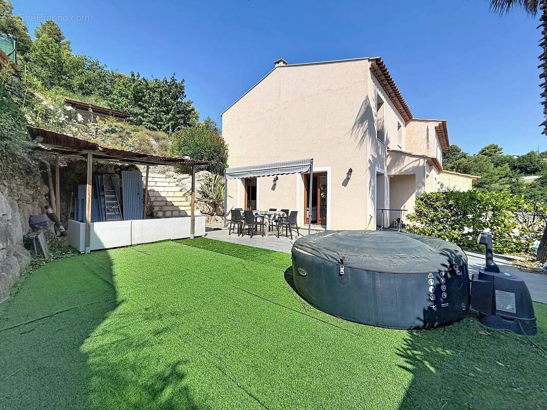 Maison à CARROS