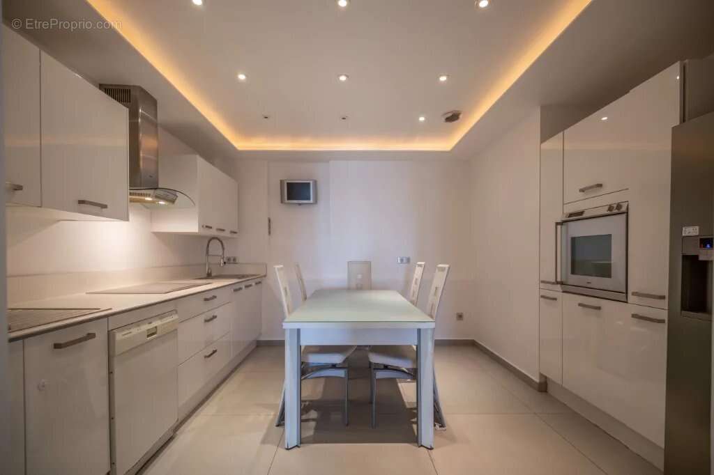 Appartement à CHARENTON-LE-PONT