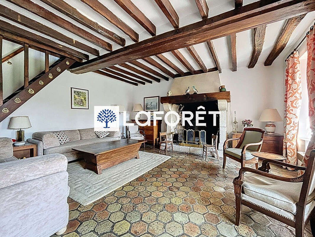 Bâtisse coeur de village avec maison annexe et grange en parfait état - photo 5