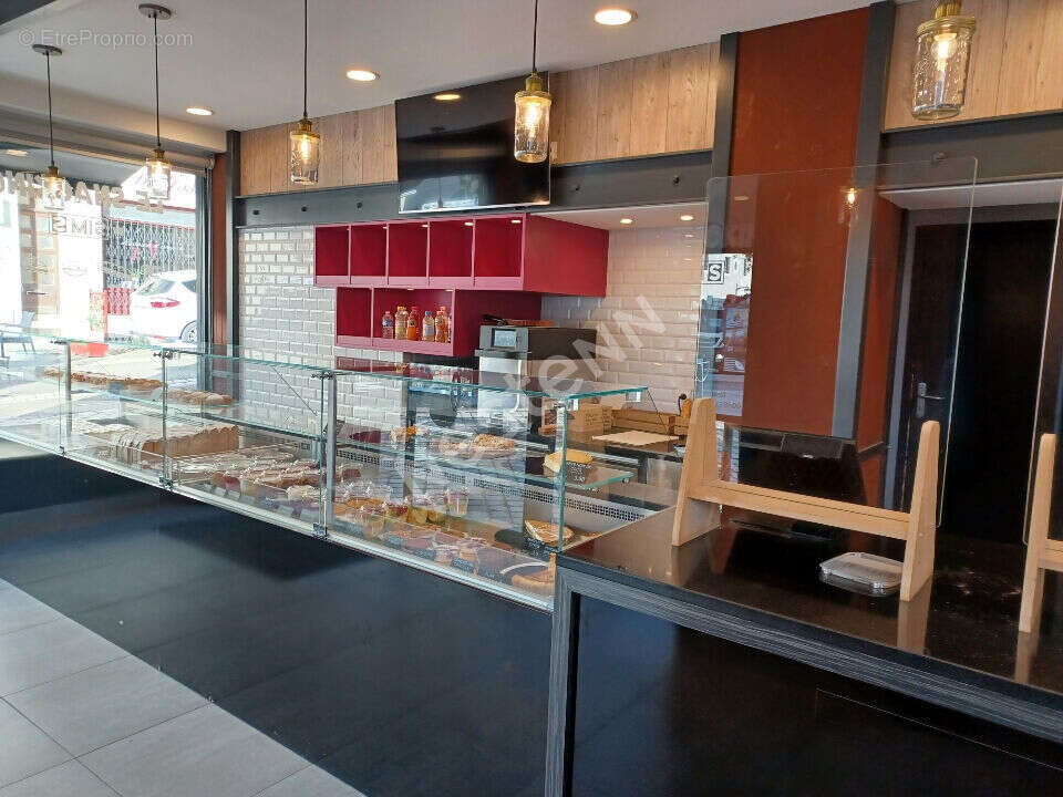 Snacking/ boulangerie . Belle Opportunité Centre-Ville + Logement . Fort passage étudiant et touristes - photo 7