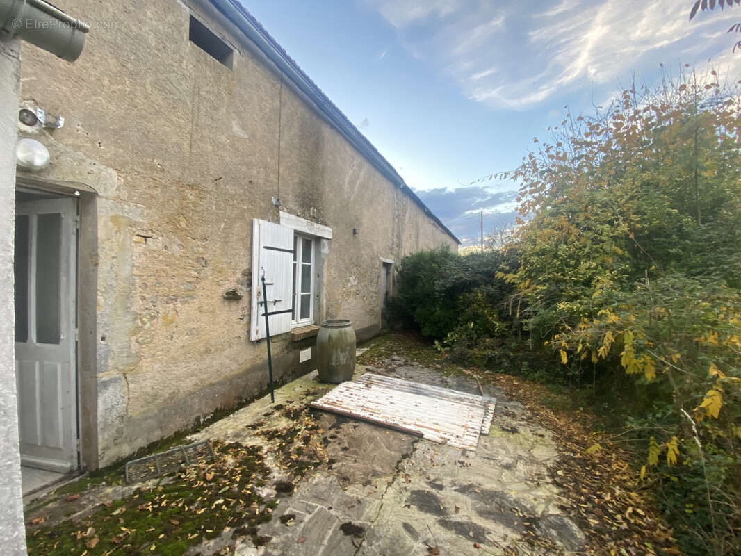 Maison à AUNAY-EN-BAZOIS