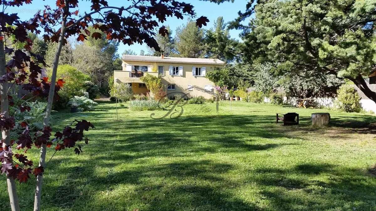 Maison à LA BASTIDE-DES-JOURDANS