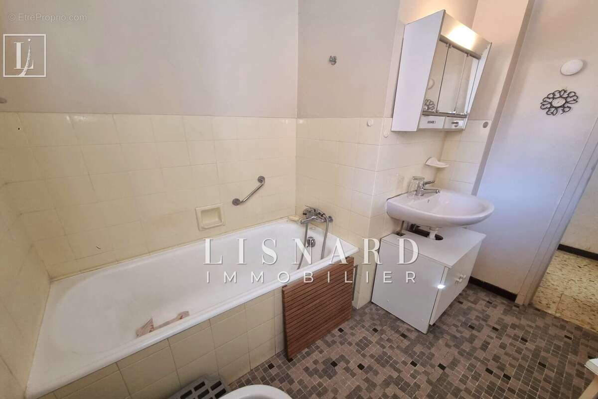 Appartement à VALLAURIS