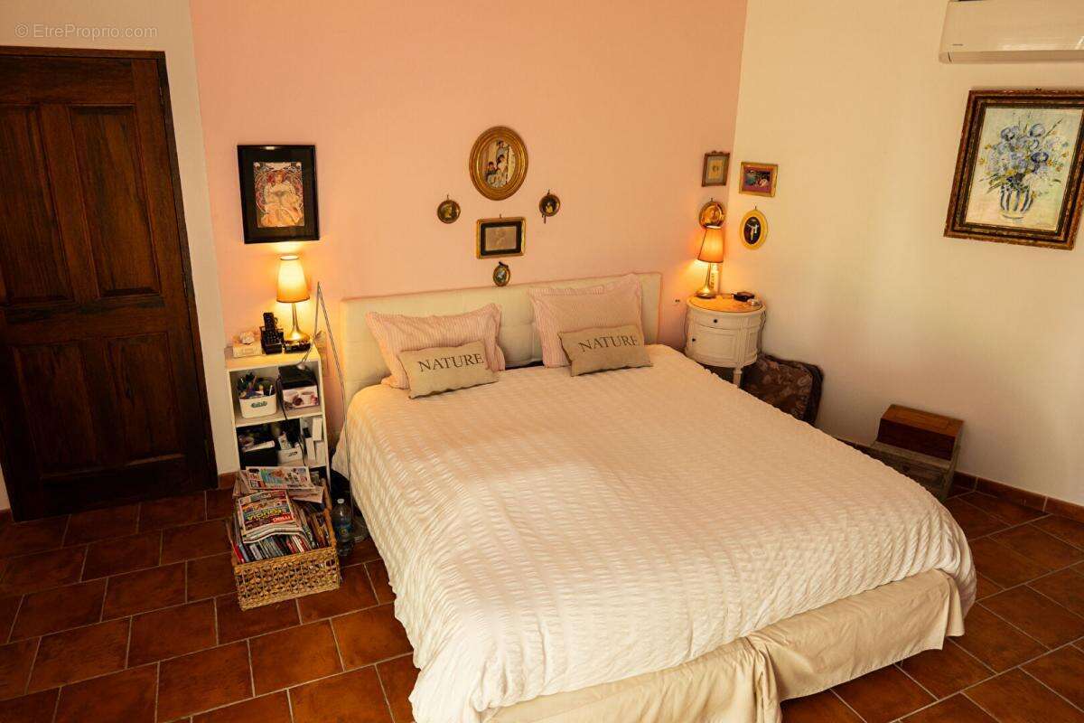 Maison à MONTBOUCHER-SUR-JABRON