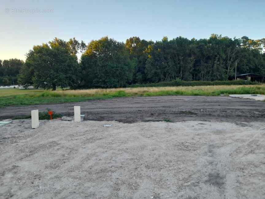 Terrain à SAINT-MAGNE