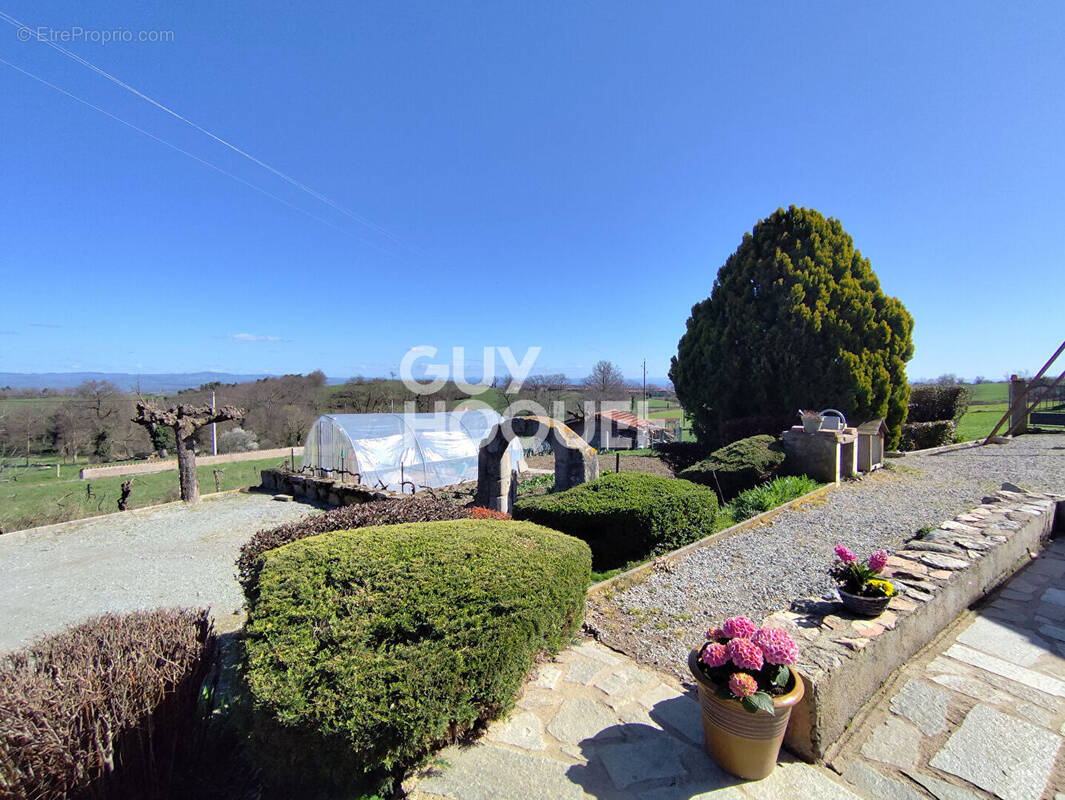 Maison à BUSSY-ALBIEUX