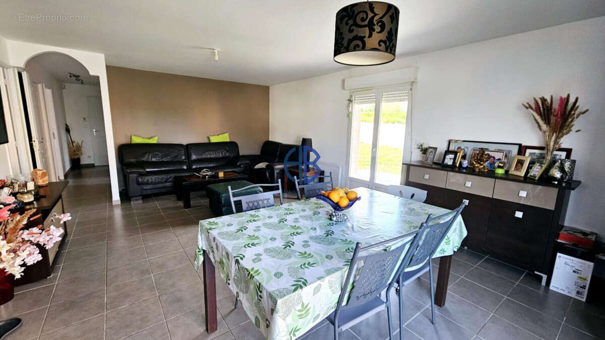 Maison à SAINT-JEAN-DE-SOUDAIN