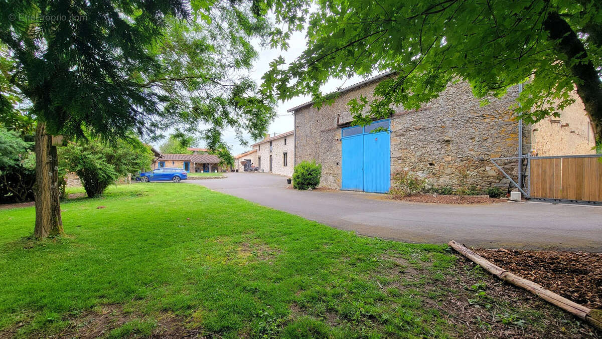 Maison à vendre sur Courlay - Exclu AMP - Baisse de Prix et Frais d'agence réduits ! - photo 9