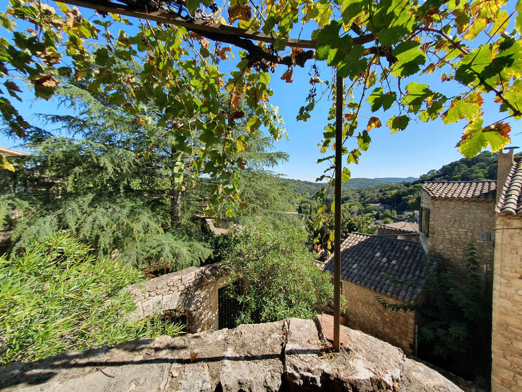 Maison à LA ROQUE-SUR-CEZE