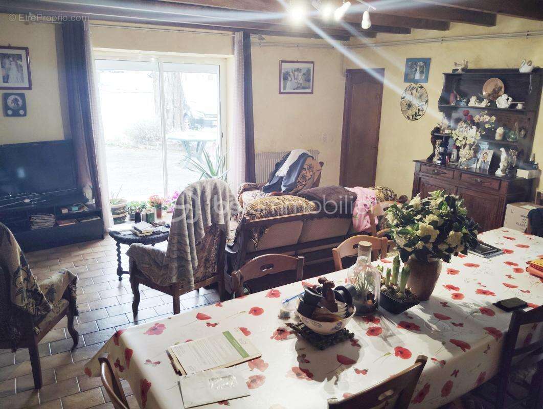 Maison à LABRUGUIERE