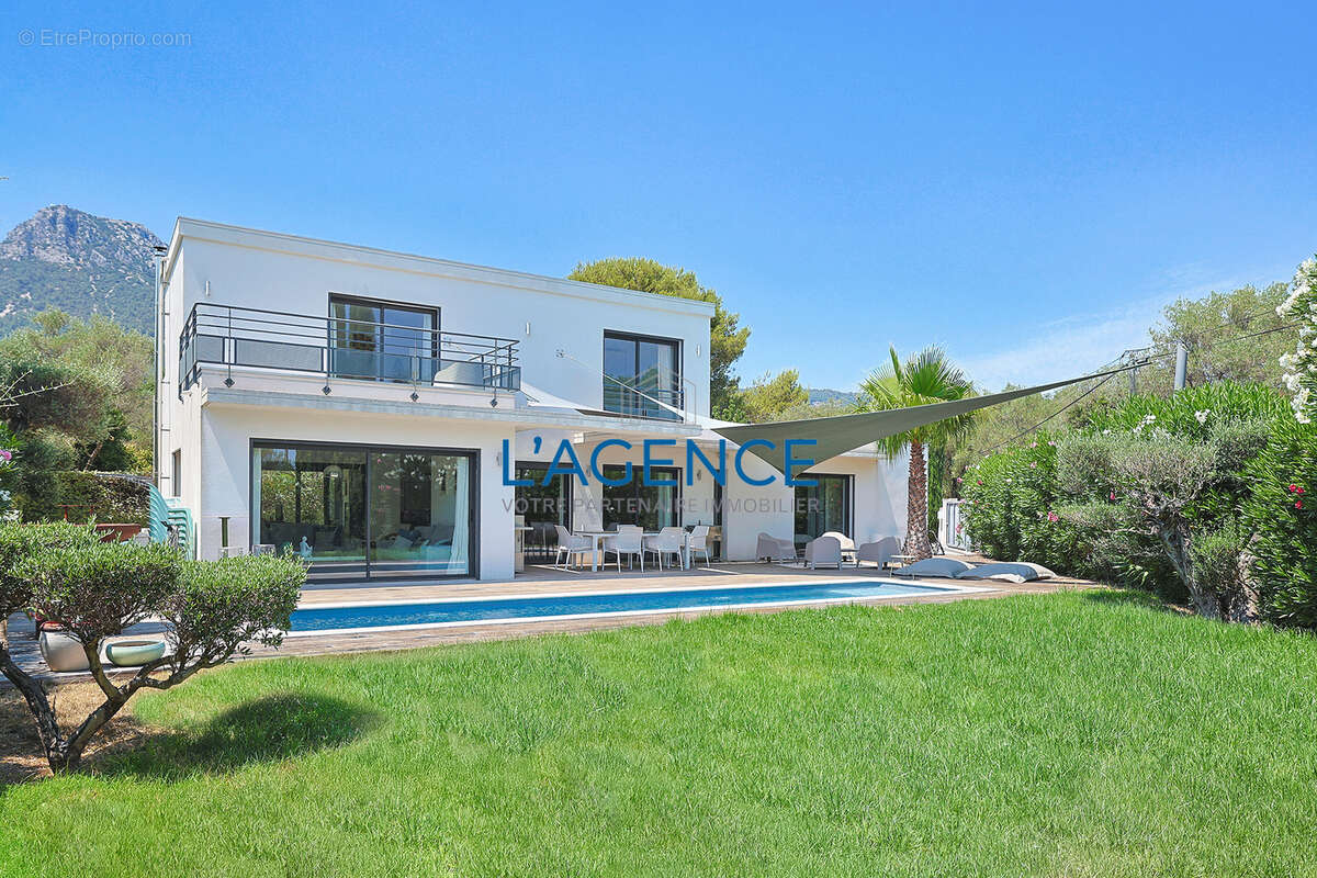 Villa d'architecte de 163 m2 exposée au Sud, avec piscine et terrain arboré, sans vis à vis - photo 1