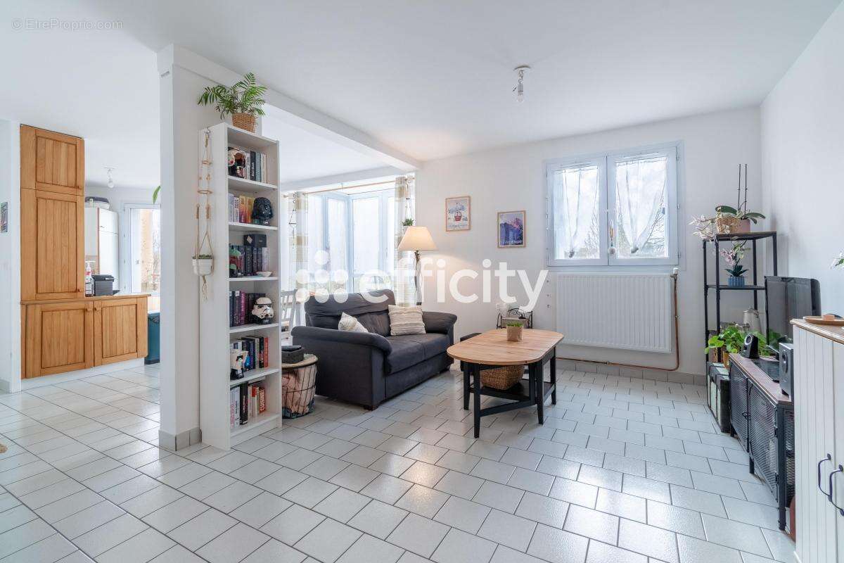 Appartement à MOISSY-CRAMAYEL
