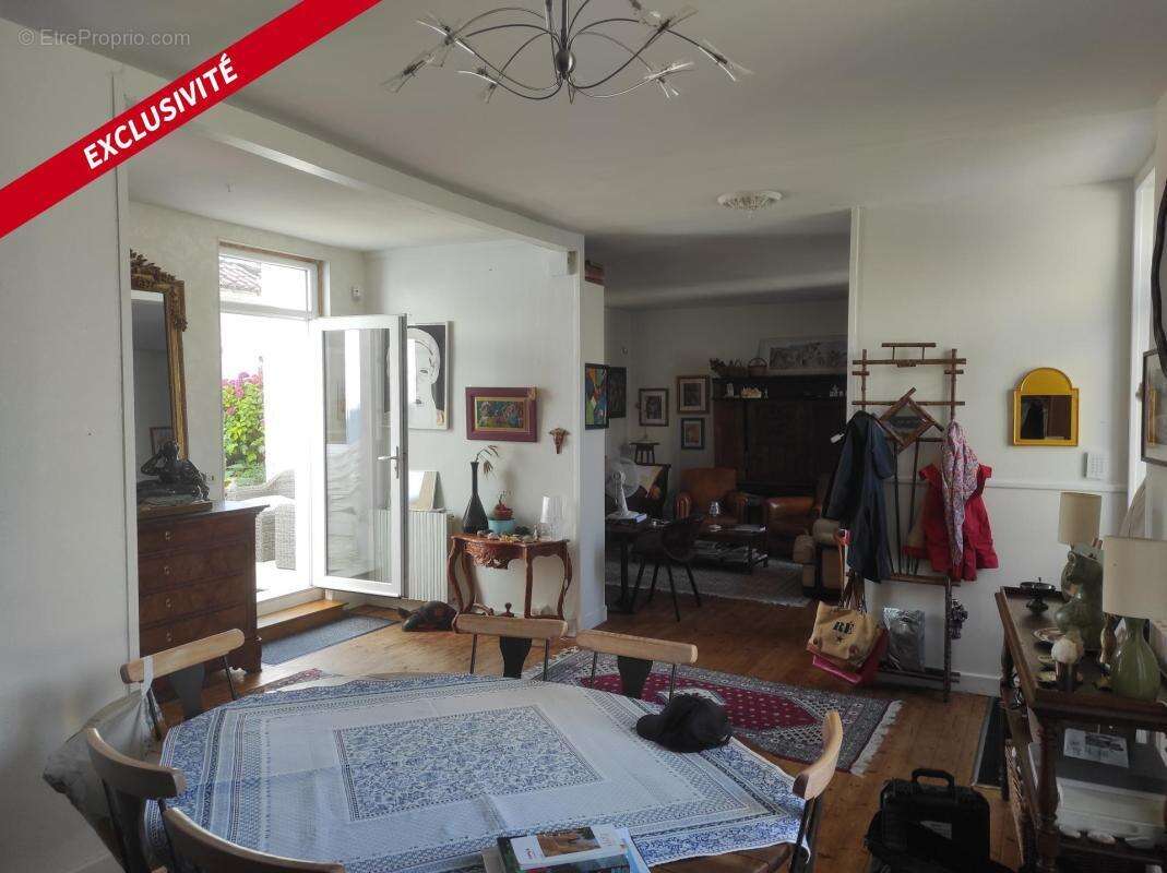 Maison à SAINT-JEAN-D'ANGELY