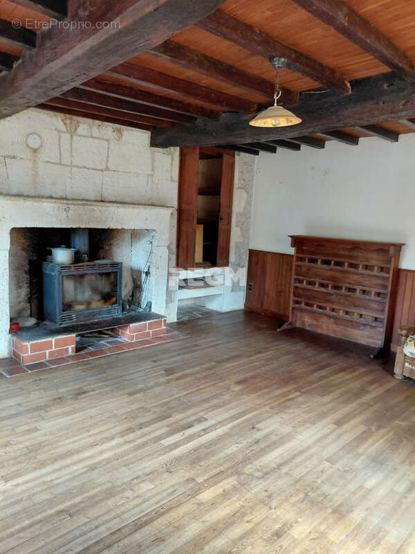 Très belle fermette, comprenant belle maison en pierres de 240 m2 habitables, grange, garages, hangar, étable, - photo 5