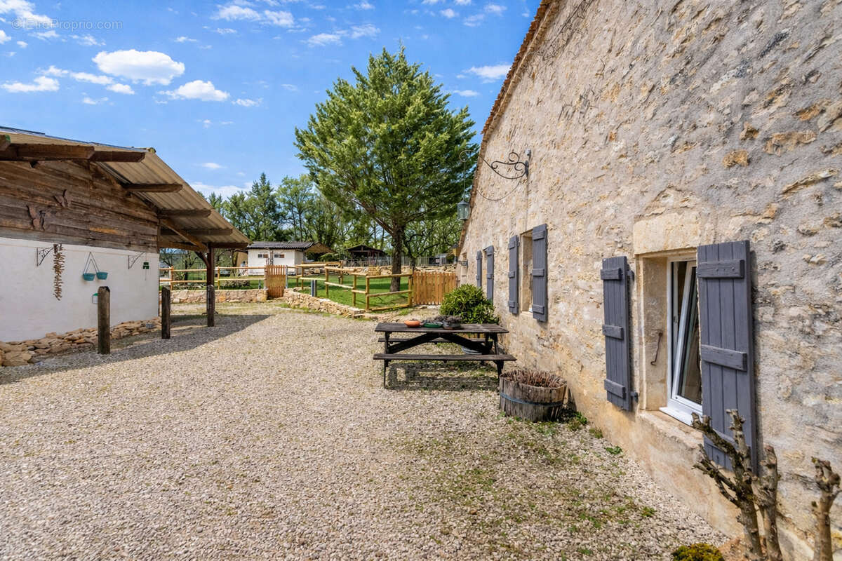 Propriété de campagne avec gîte, écuries et dépendances - photo 13