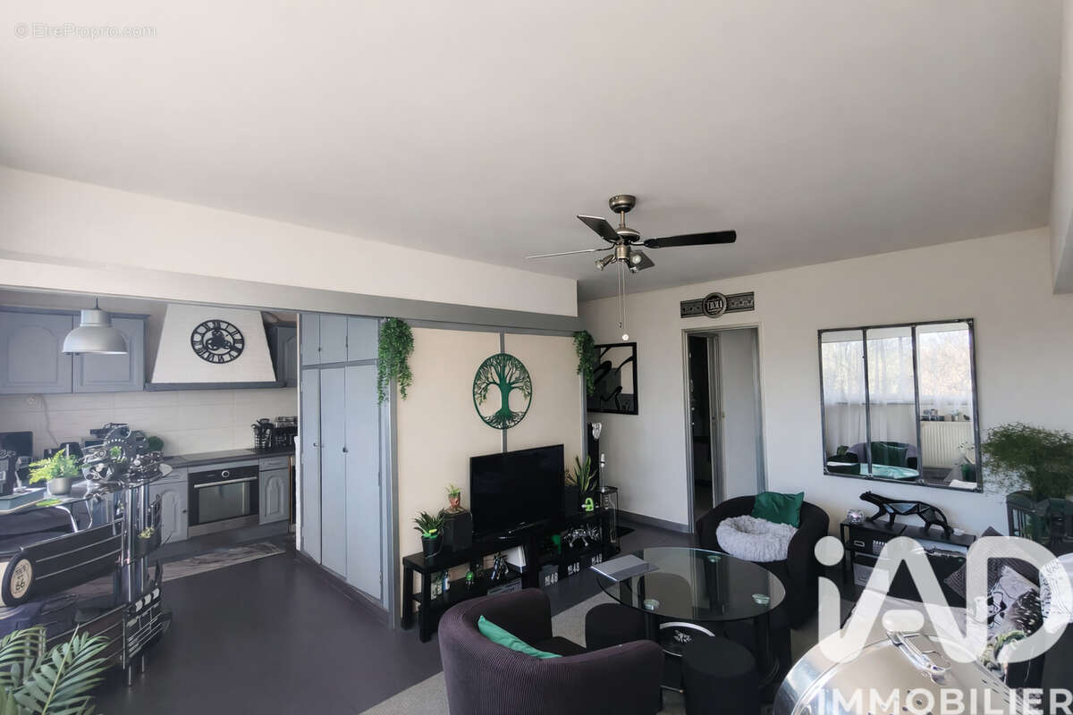Photo 3 - Appartement à COMBS-LA-VILLE