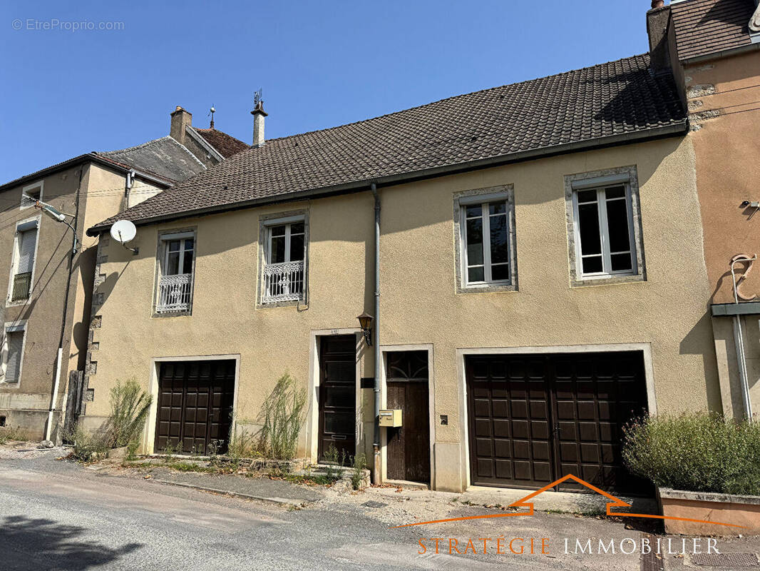 Maison à PARIS-L&#039;HOPITAL