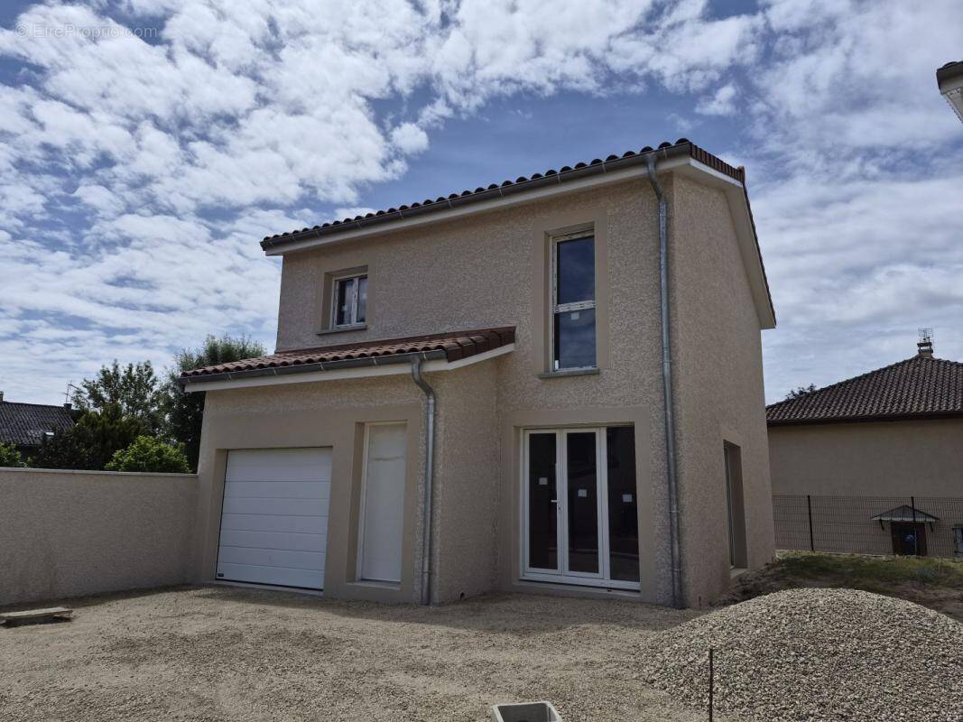 Maison à SAINT-PAUL-DE-VARAX