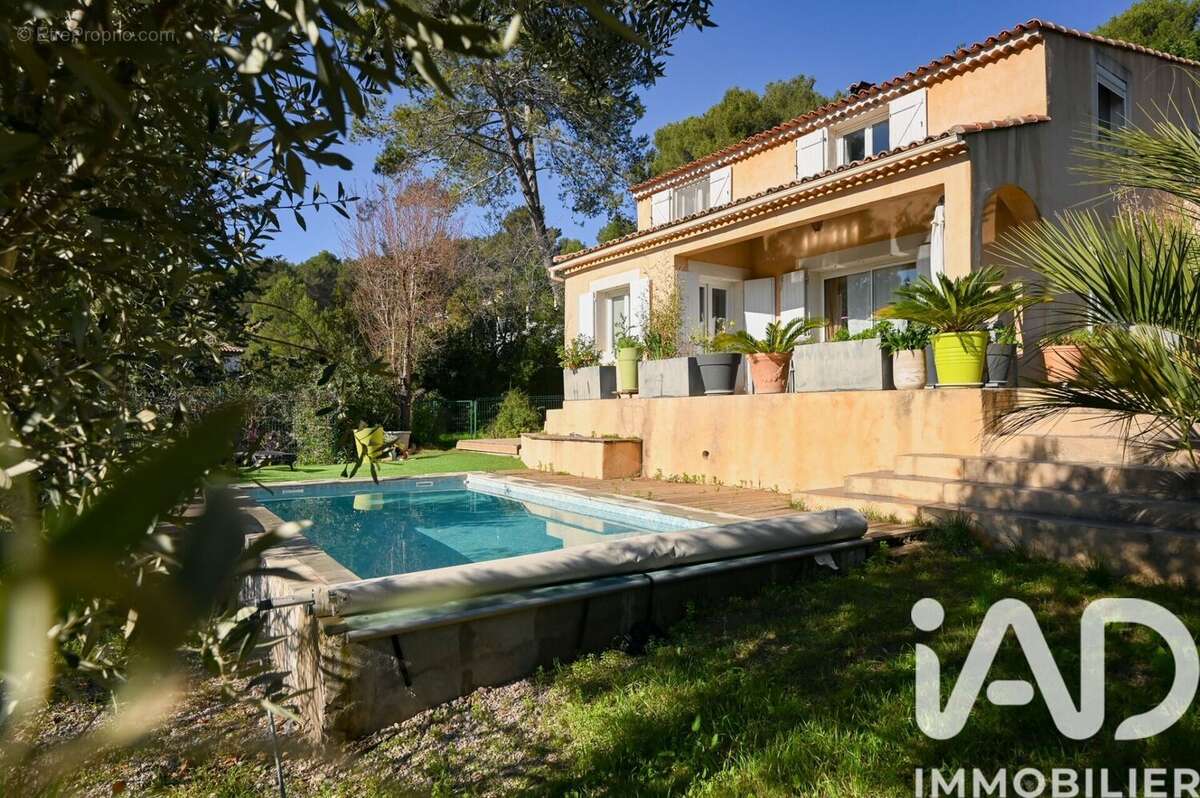 Photo 2 - Maison à PEYPIN