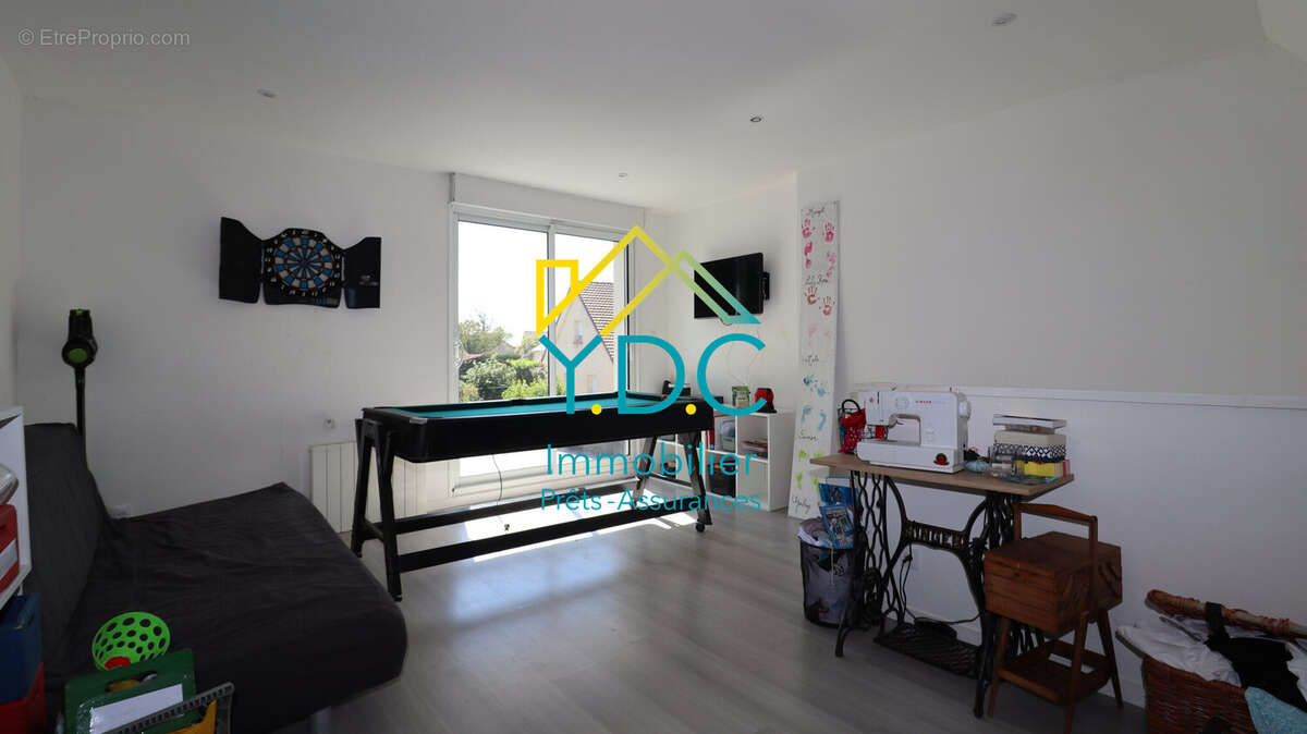 PIECE PALIERE ETAGE