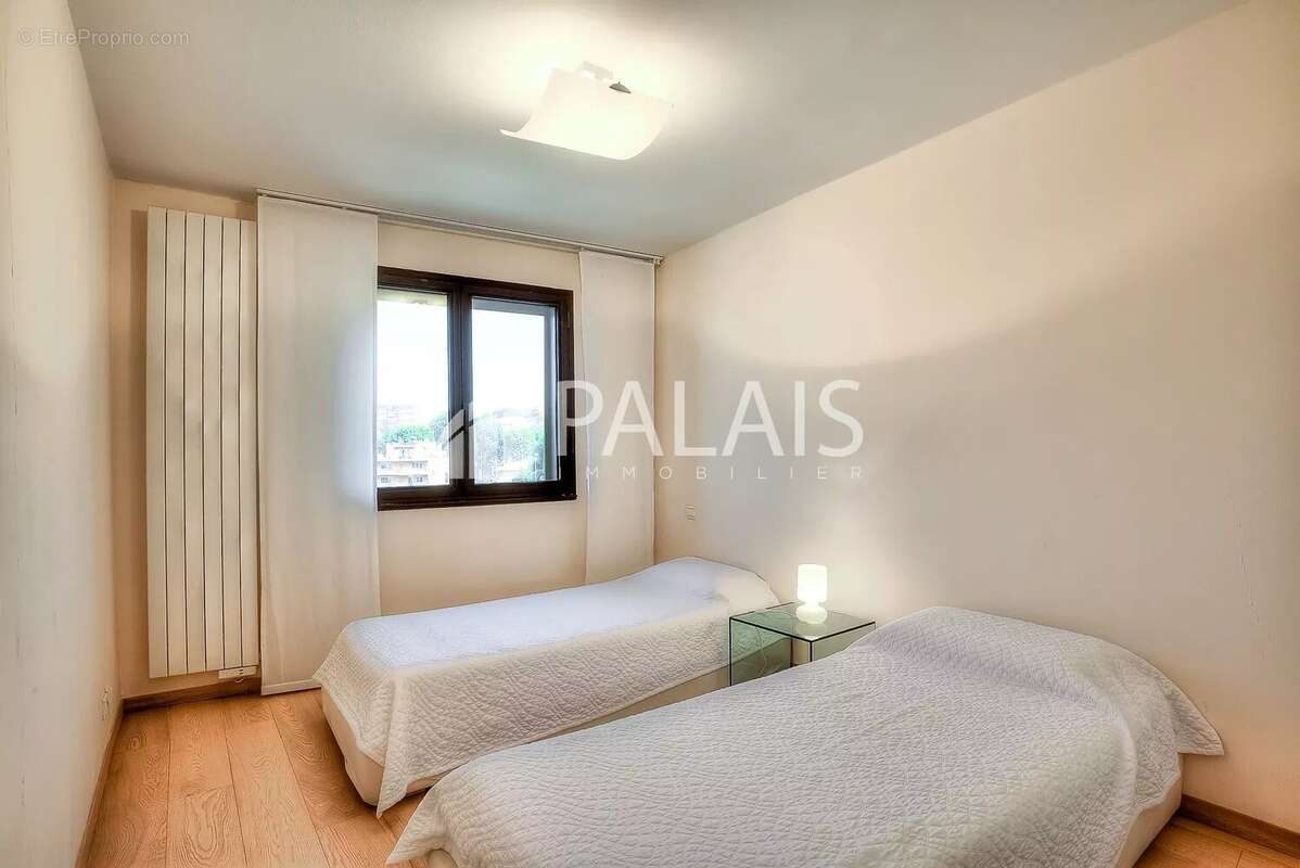 Appartement à SAINT-LAURENT-DU-VAR