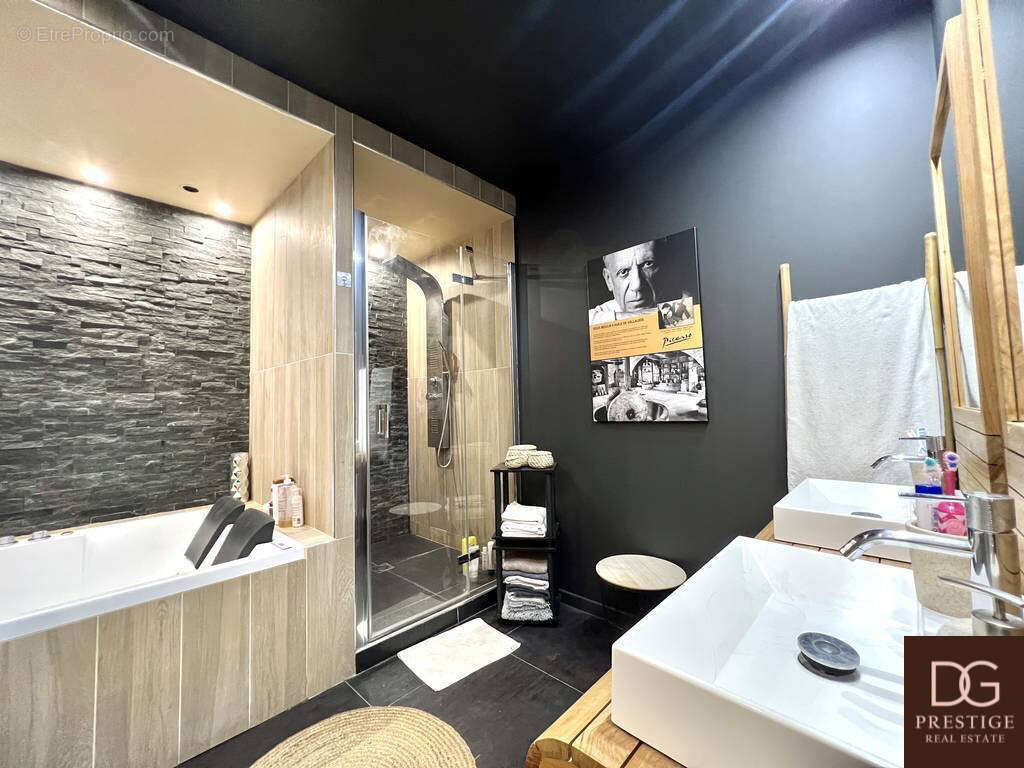 Appartement à VALLAURIS