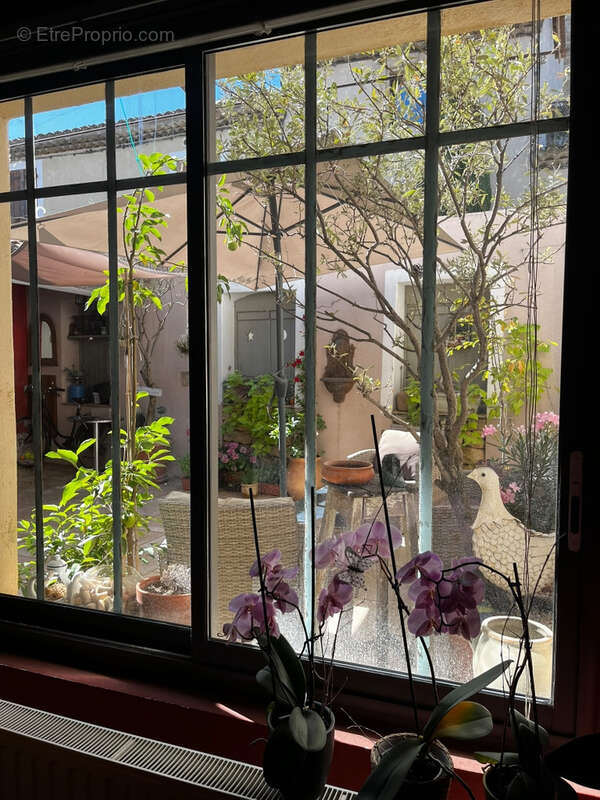 Maison de village de 160 m2  avec cour et terrasse - photo 3