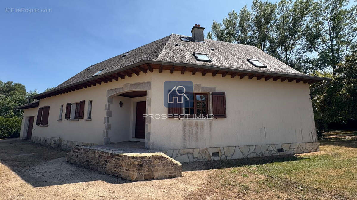 Propriété de caractère avec piscine à Laissac - photo 5