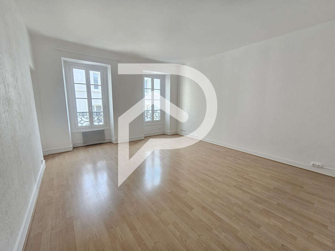 Appartement à CHARENTON-LE-PONT
