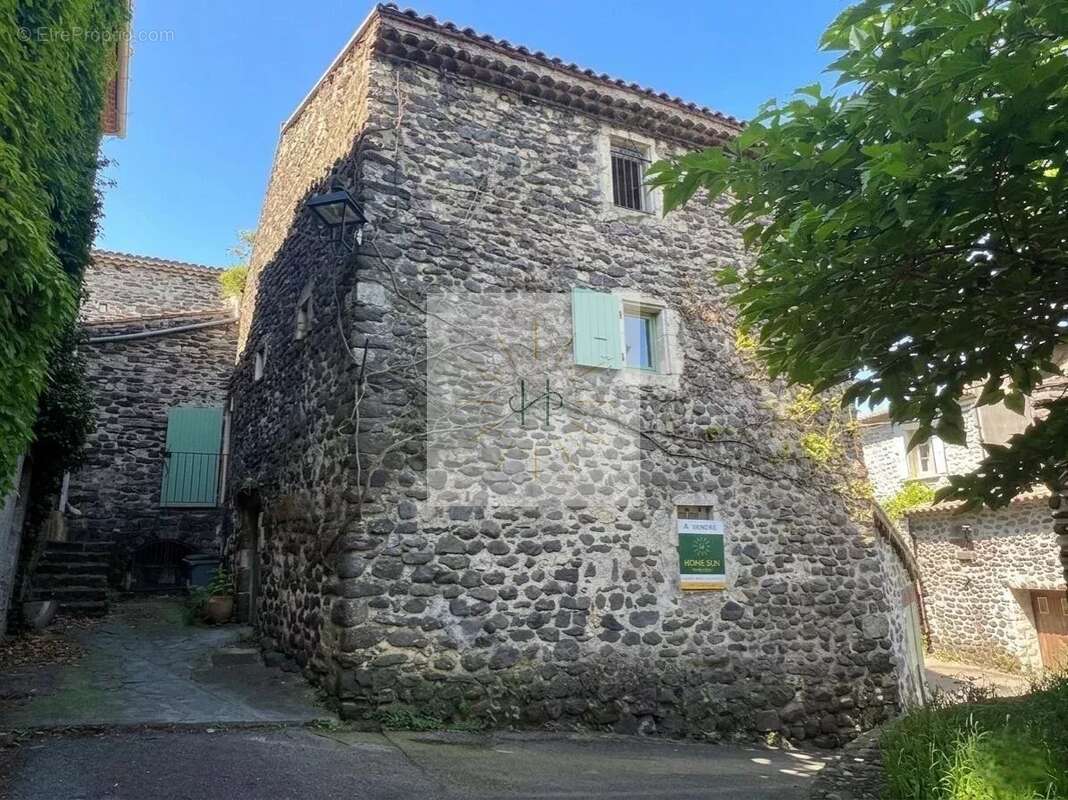 Maison à ALBA-LA-ROMAINE
