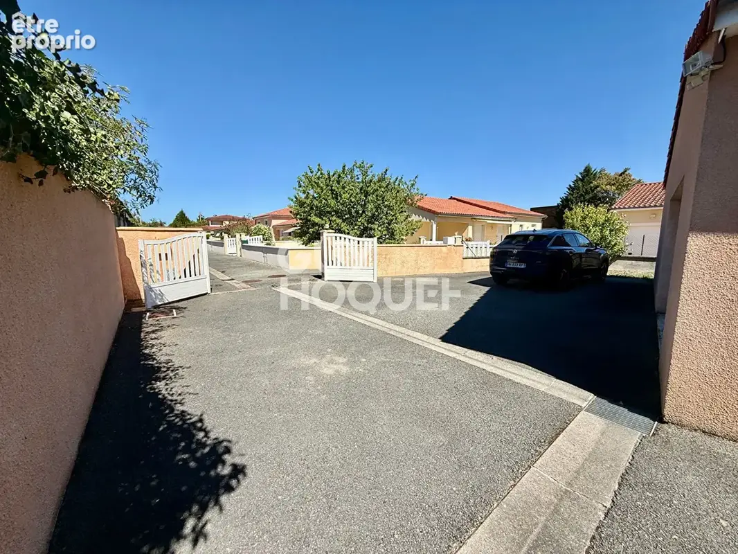 Mozac - Plain pied 3 chambres- jardin et garage - photo 12