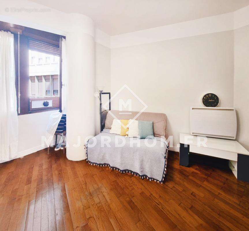 Appartement à MARSEILLE-1E