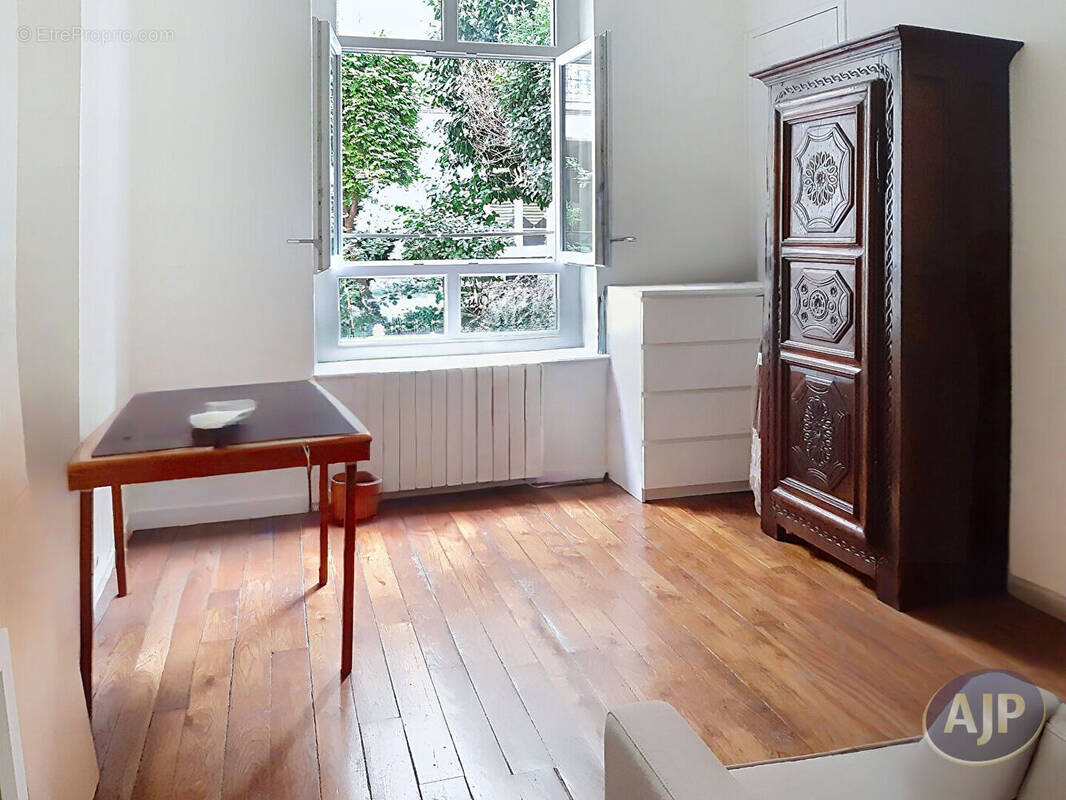 Appartement à PARIS-7E
