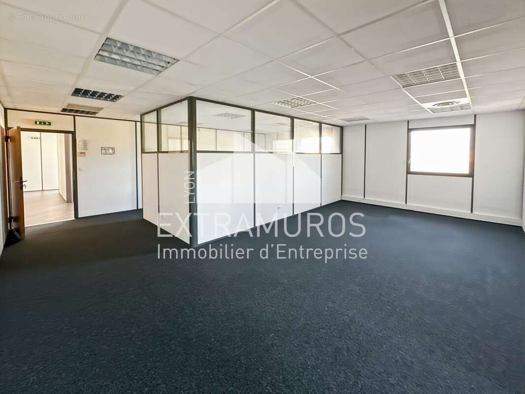 Commerce à VAUGNERAY