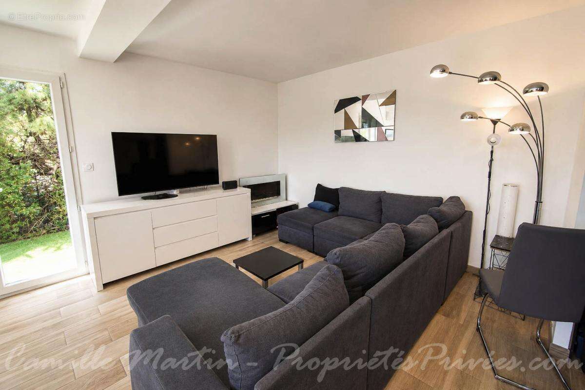 Maison à ROQUEBRUNE-SUR-ARGENS