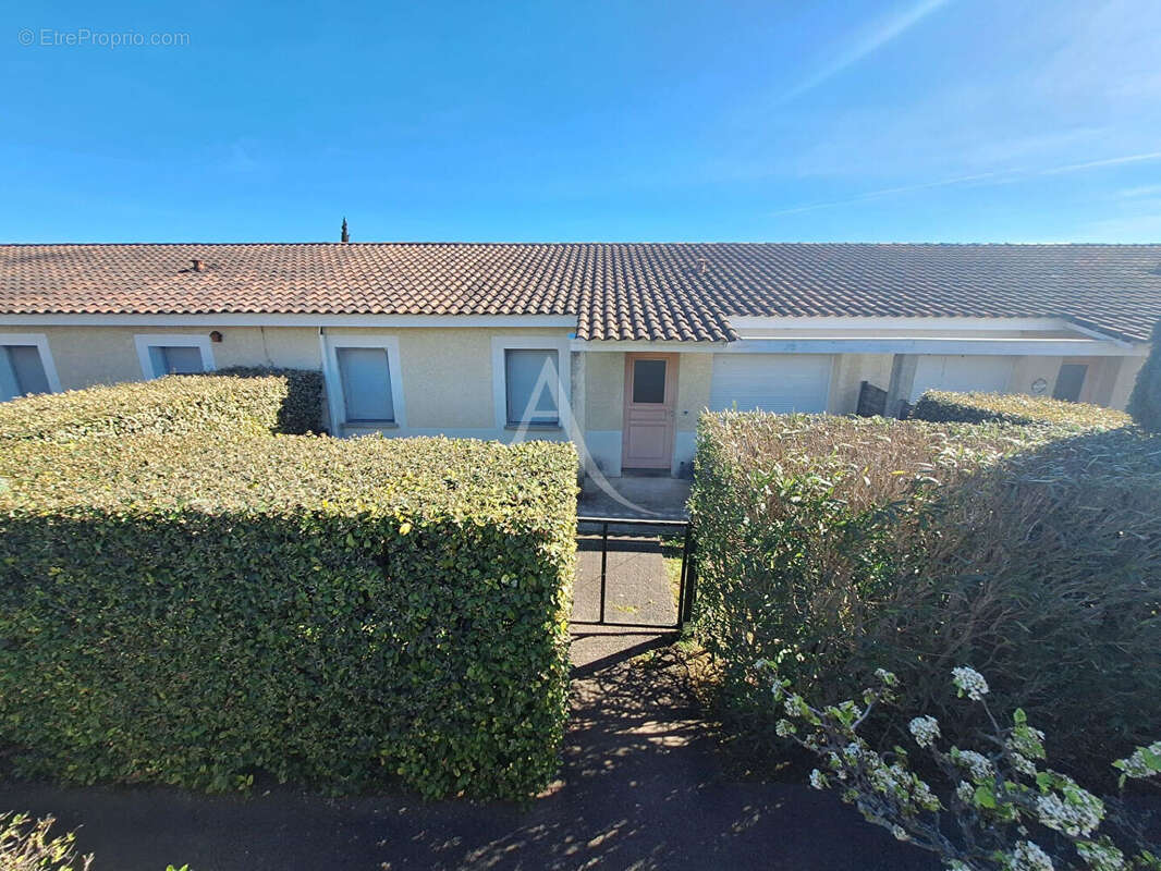 Appartement à POULX