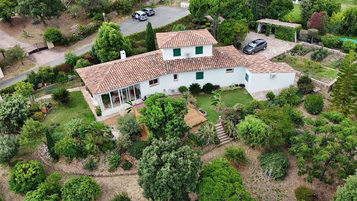 Très belle villa soignée vue mer et montagne - photo 25