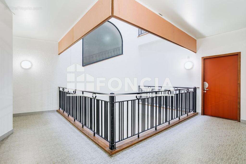 Vente - Appartement en résidence services - Studio - 15,85 m² - - photo 5