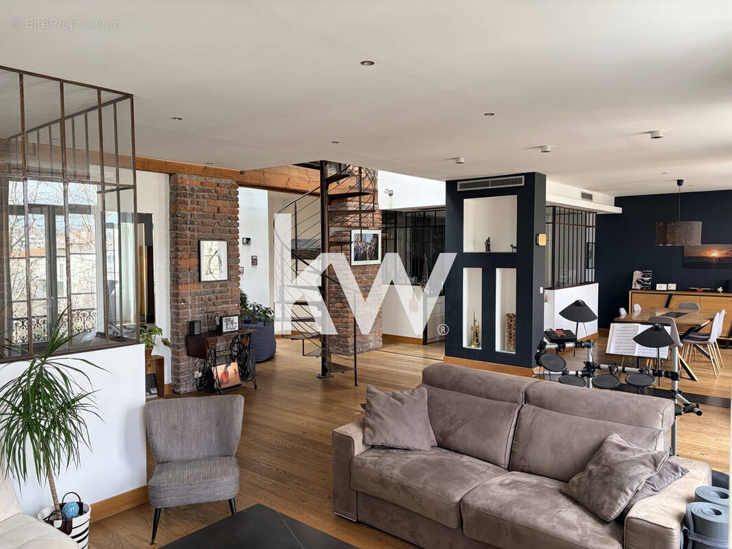 Appartement à SAINT-ETIENNE