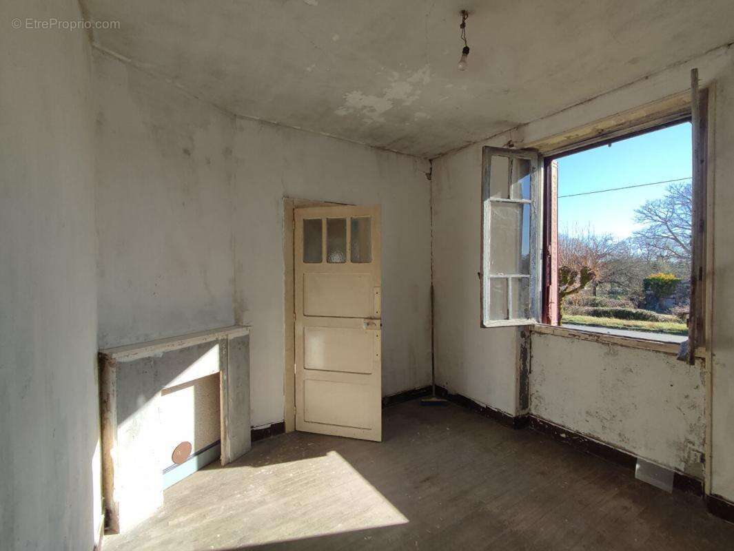 Maison à MEZIERES-SUR-ISSOIRE