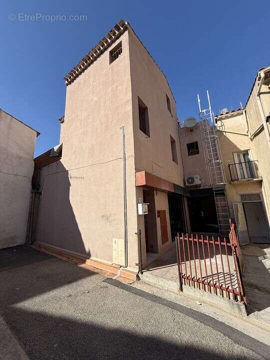Istres - Immeuble - Centre-ville - Investissement - Appartement à ISTRES