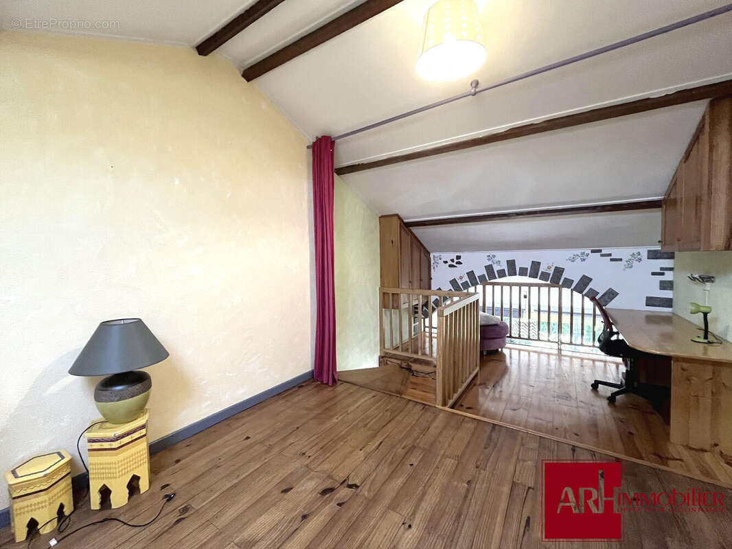 Appartement 80 m² à Saint-Paul  - photo 6