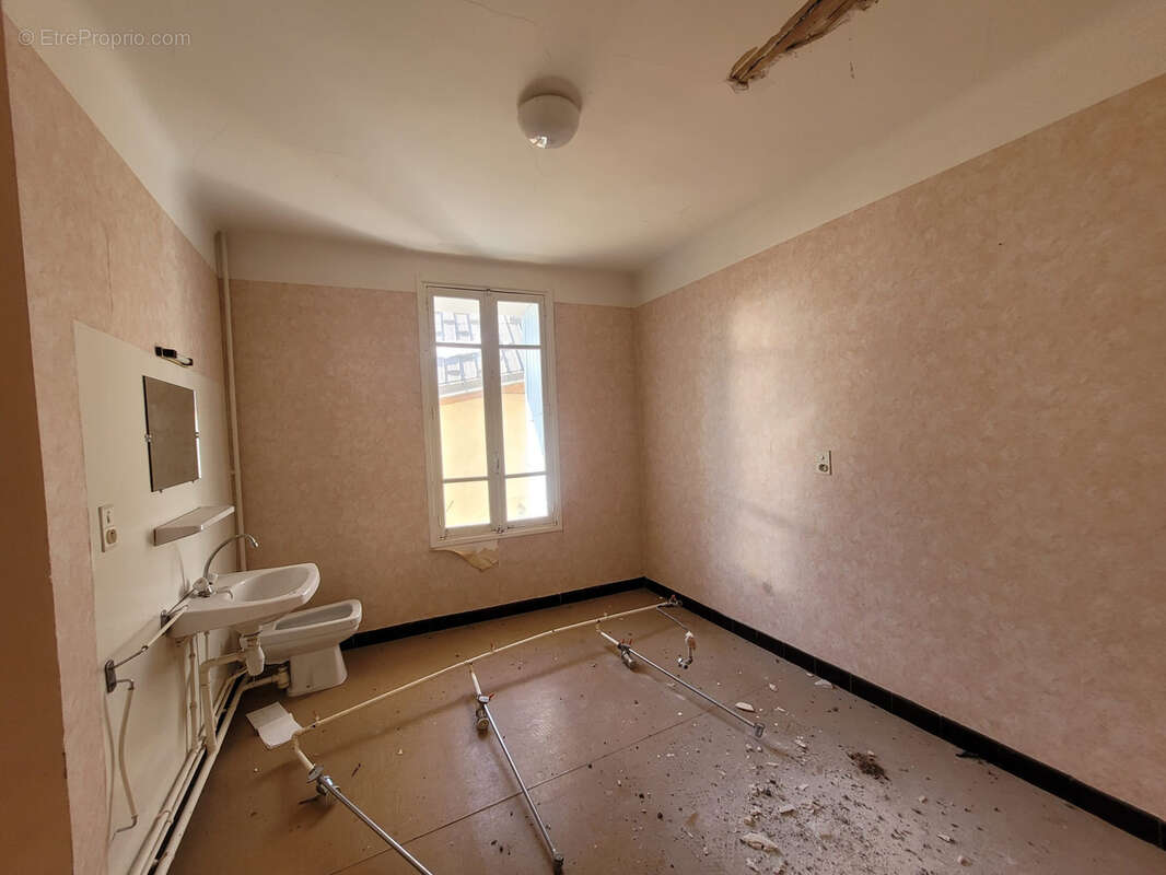 Sublime potentiel de rénovation pour cette maison de village mitoyenne - photo 10