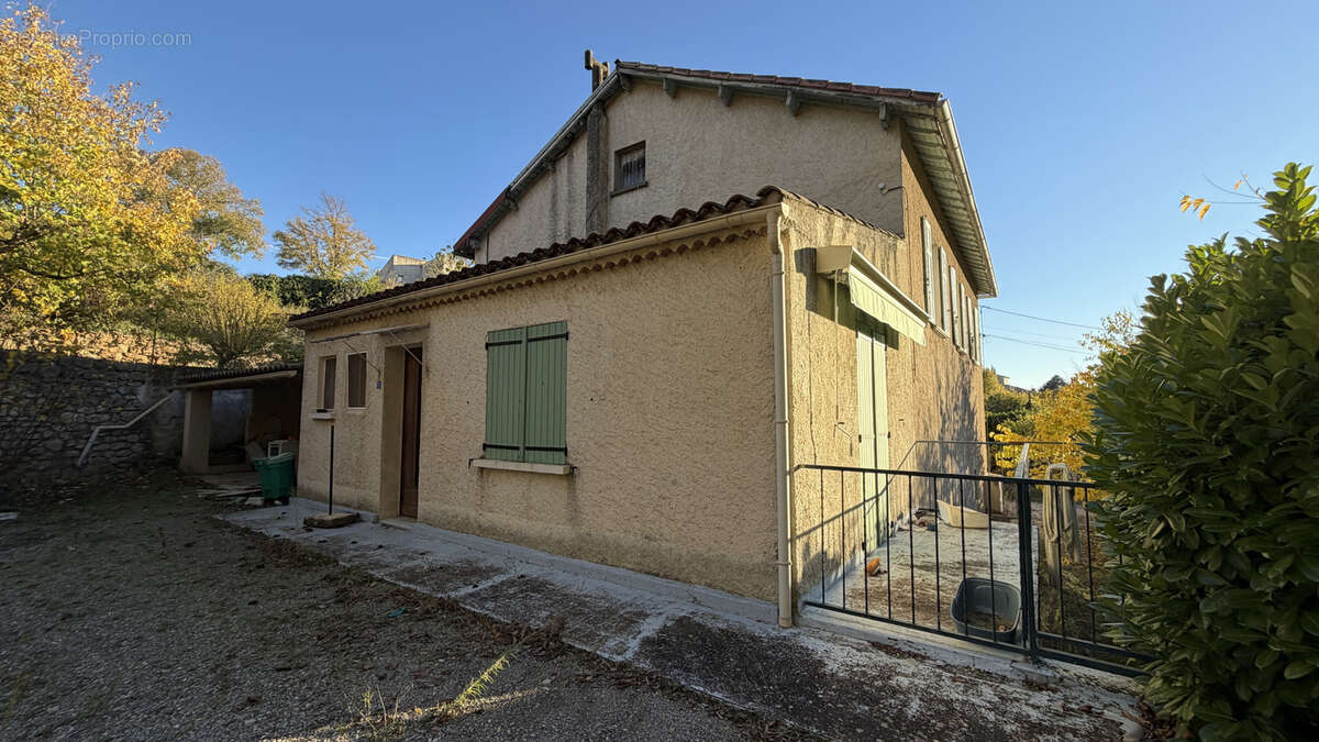 Maison à GREOUX-LES-BAINS