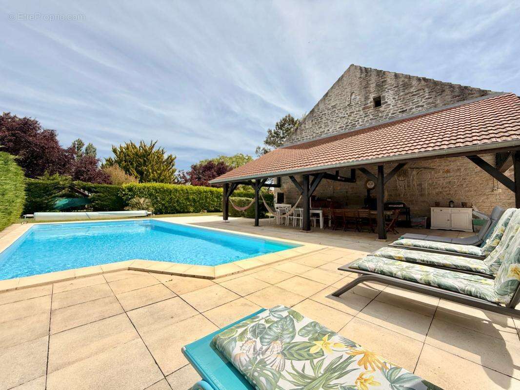 Maison à ECHENON