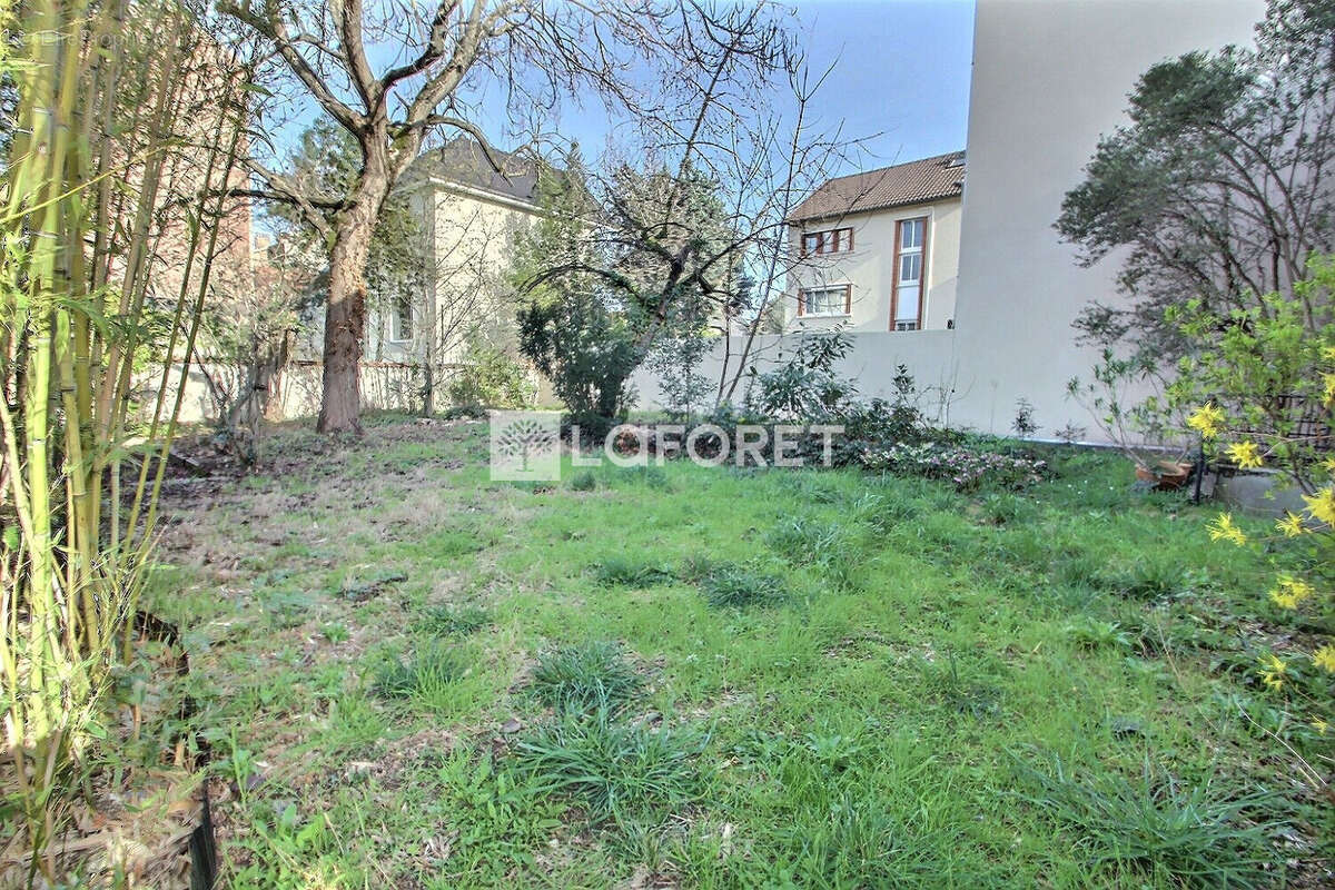 Sans vis-a-vis - calme - grand terrain - poss agrandissement - photo 2